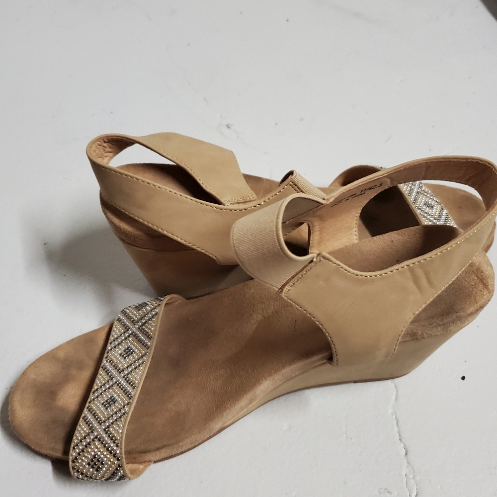 Diamond Pattern Wedges - Picture 5 of 8
